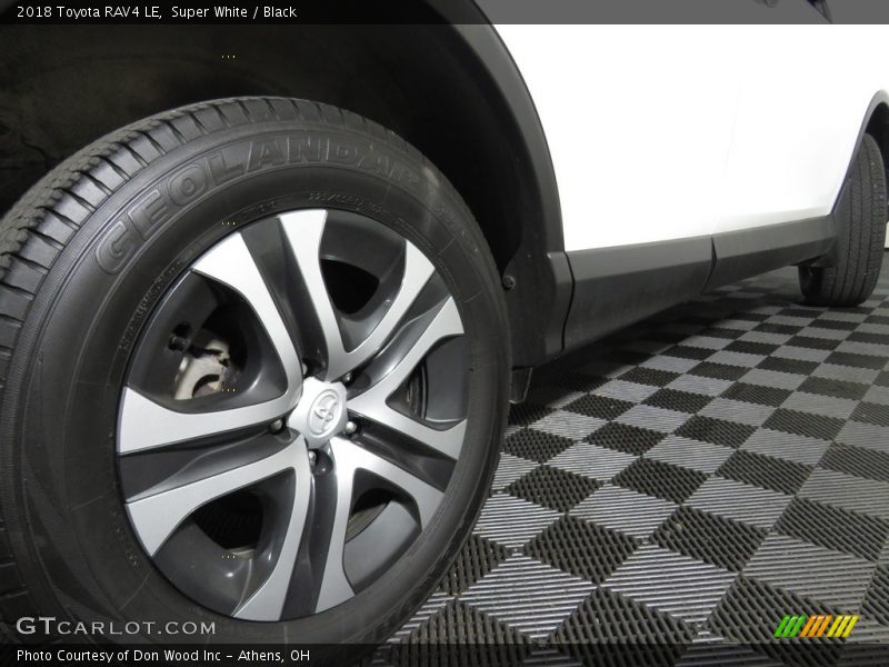 Super White / Black 2018 Toyota RAV4 LE