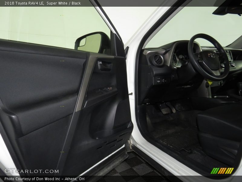Super White / Black 2018 Toyota RAV4 LE