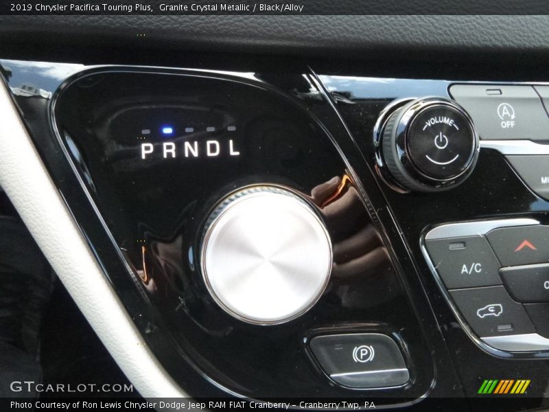 Granite Crystal Metallic / Black/Alloy 2019 Chrysler Pacifica Touring Plus