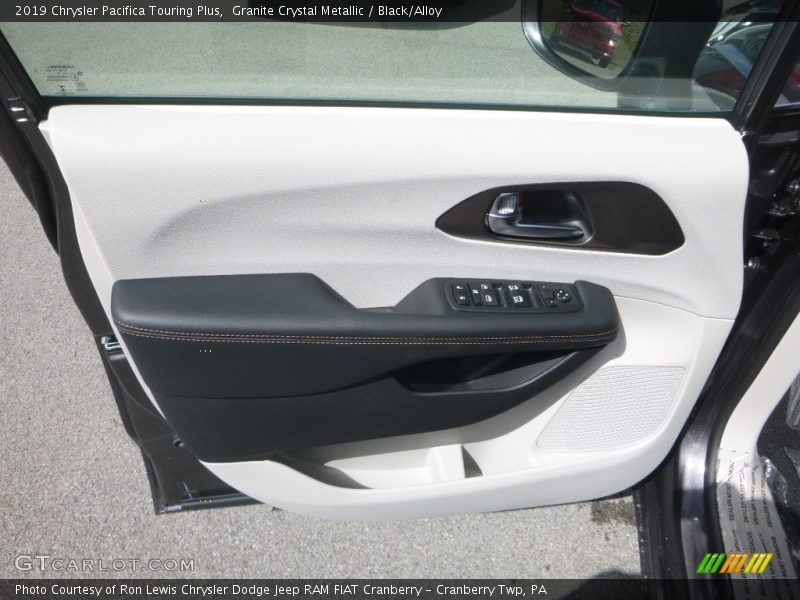 Granite Crystal Metallic / Black/Alloy 2019 Chrysler Pacifica Touring Plus