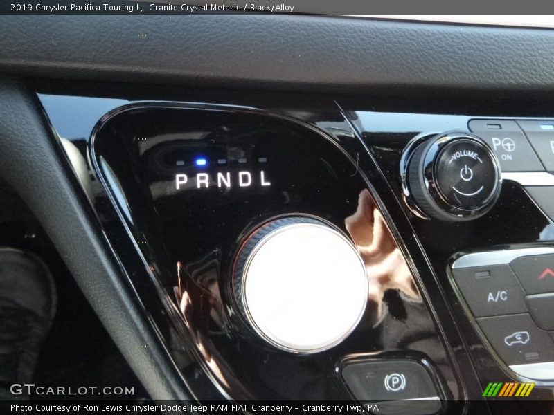 Granite Crystal Metallic / Black/Alloy 2019 Chrysler Pacifica Touring L