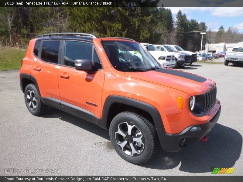 Front 3/4 View of 2019 Renegade Trailhawk 4x4