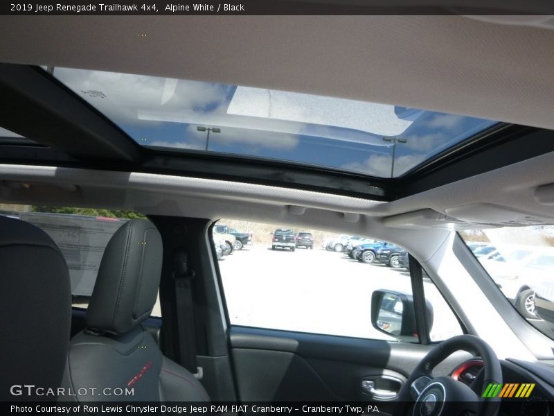 Alpine White / Black 2019 Jeep Renegade Trailhawk 4x4