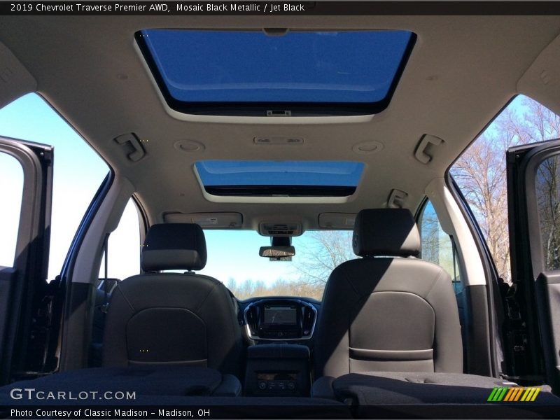 Mosaic Black Metallic / Jet Black 2019 Chevrolet Traverse Premier AWD