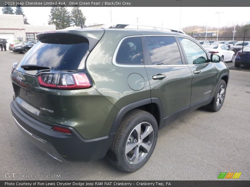 Olive Green Pearl / Black/Ski Grey 2019 Jeep Cherokee Limited 4x4