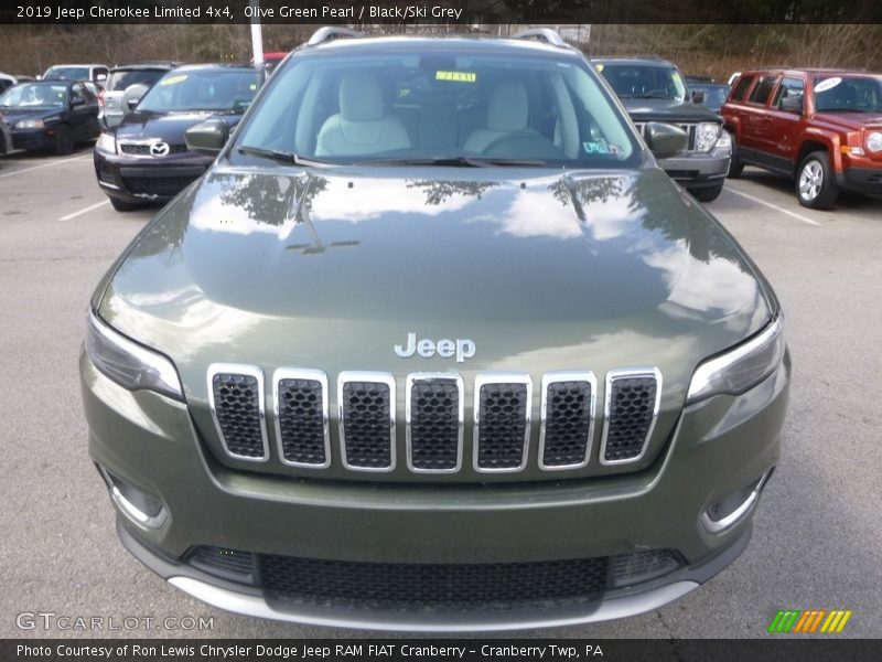 Olive Green Pearl / Black/Ski Grey 2019 Jeep Cherokee Limited 4x4