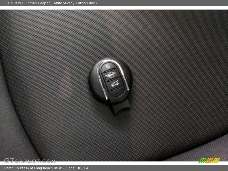 White Silver / Carbon Black 2019 Mini Clubman Cooper