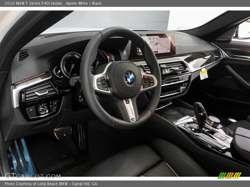Alpine White / Black 2019 BMW 5 Series 540i Sedan