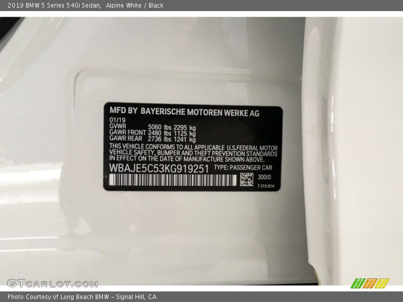 Alpine White / Black 2019 BMW 5 Series 540i Sedan