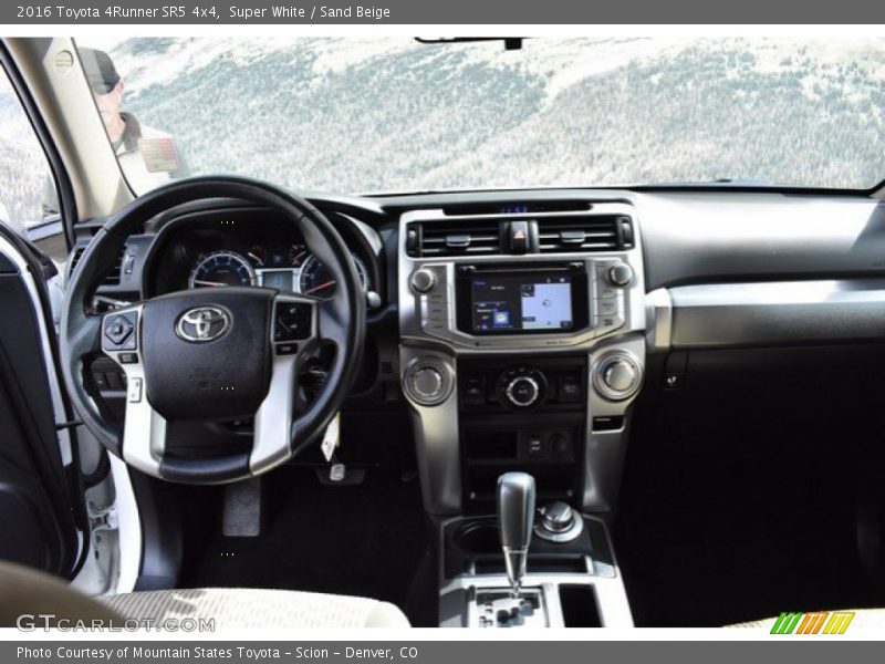 Super White / Sand Beige 2016 Toyota 4Runner SR5 4x4