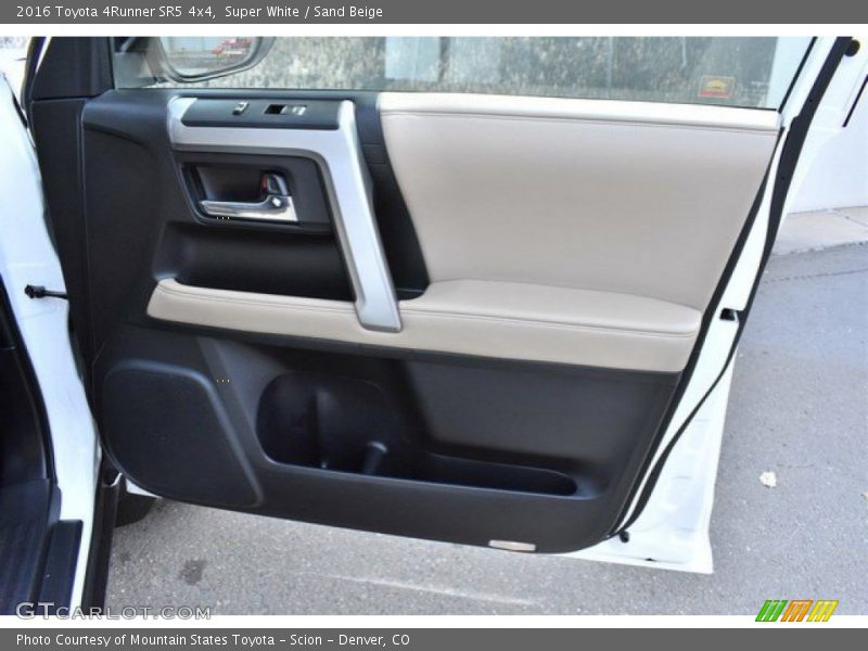 Super White / Sand Beige 2016 Toyota 4Runner SR5 4x4