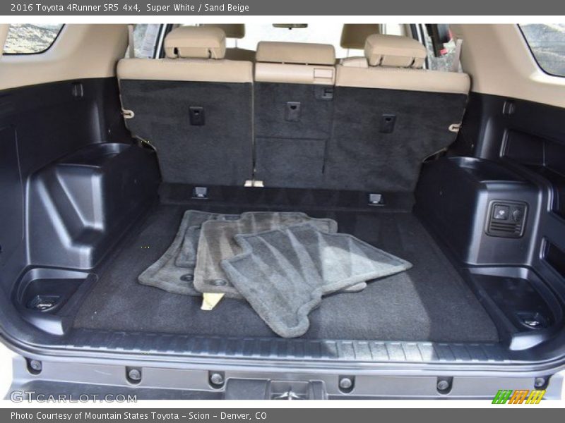 Super White / Sand Beige 2016 Toyota 4Runner SR5 4x4