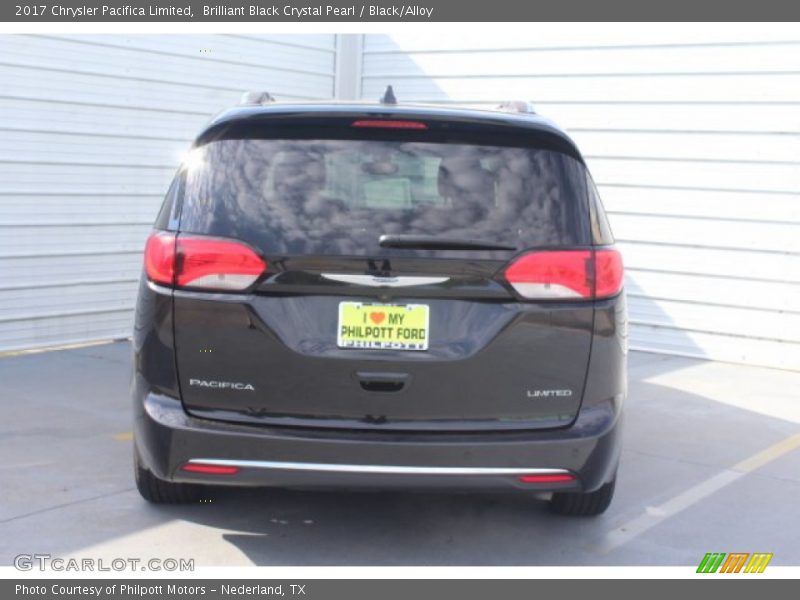 Brilliant Black Crystal Pearl / Black/Alloy 2017 Chrysler Pacifica Limited
