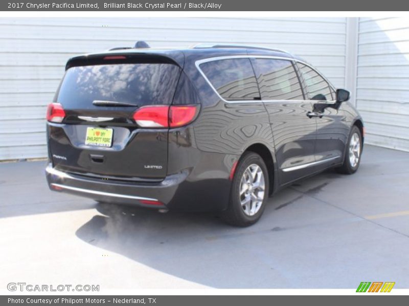 Brilliant Black Crystal Pearl / Black/Alloy 2017 Chrysler Pacifica Limited