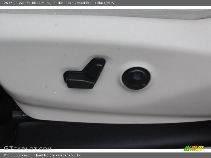 Brilliant Black Crystal Pearl / Black/Alloy 2017 Chrysler Pacifica Limited