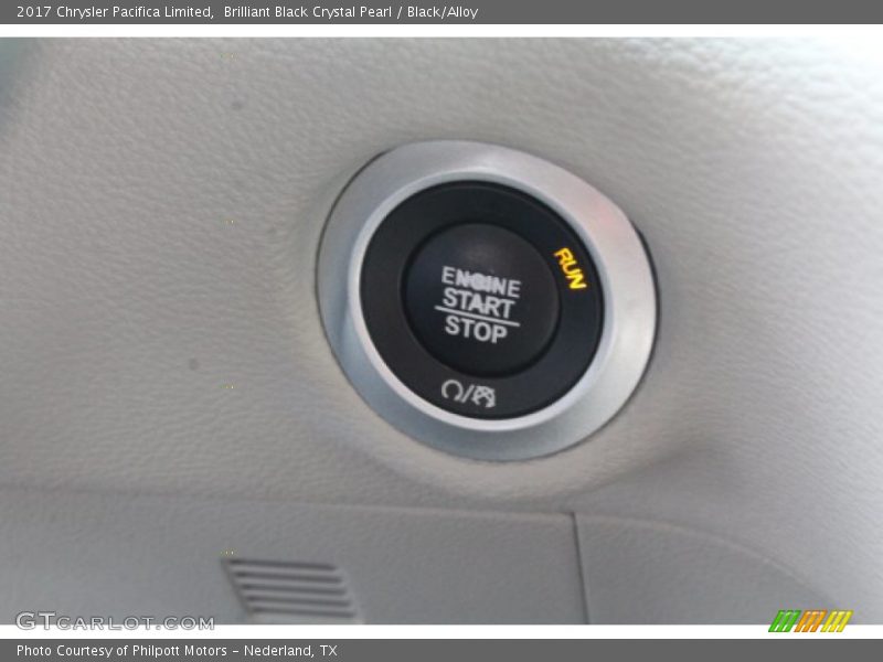 Brilliant Black Crystal Pearl / Black/Alloy 2017 Chrysler Pacifica Limited