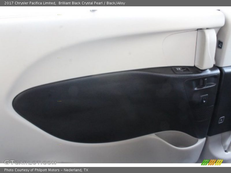 Brilliant Black Crystal Pearl / Black/Alloy 2017 Chrysler Pacifica Limited