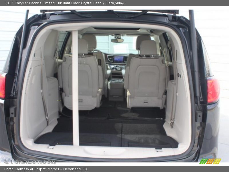 Brilliant Black Crystal Pearl / Black/Alloy 2017 Chrysler Pacifica Limited