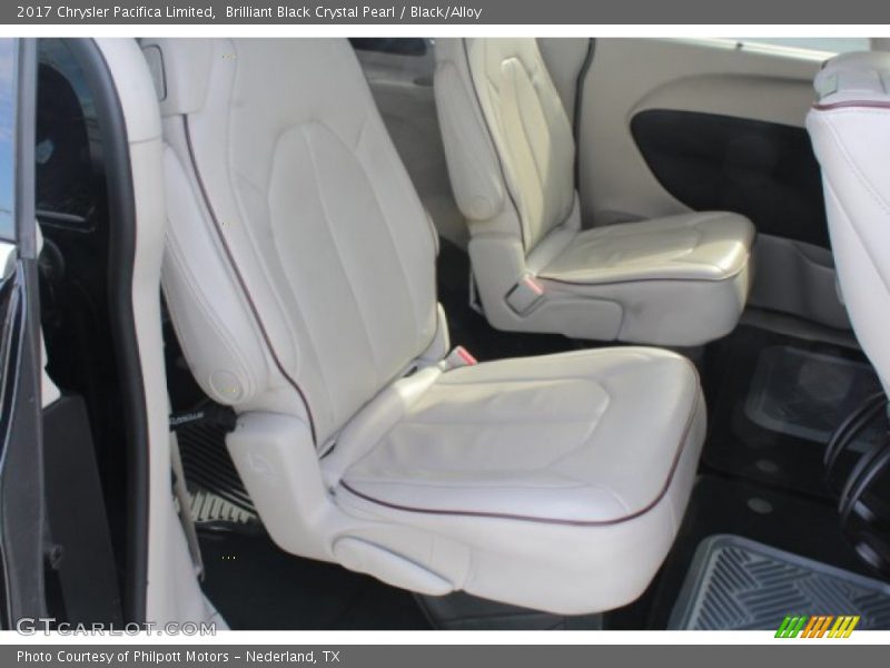 Brilliant Black Crystal Pearl / Black/Alloy 2017 Chrysler Pacifica Limited
