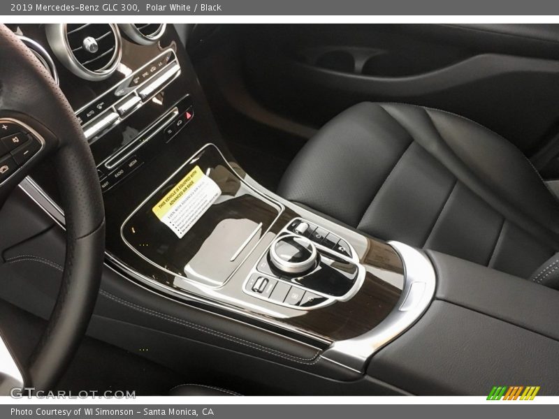 Polar White / Black 2019 Mercedes-Benz GLC 300