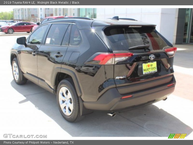 Midnight Black Metallic / Black 2019 Toyota RAV4 LE
