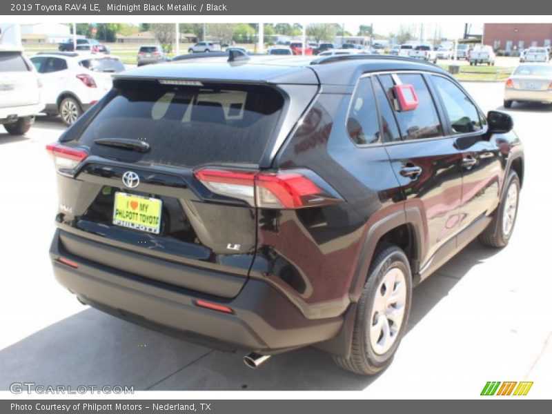 Midnight Black Metallic / Black 2019 Toyota RAV4 LE