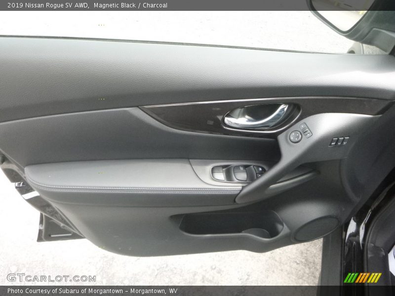 Magnetic Black / Charcoal 2019 Nissan Rogue SV AWD