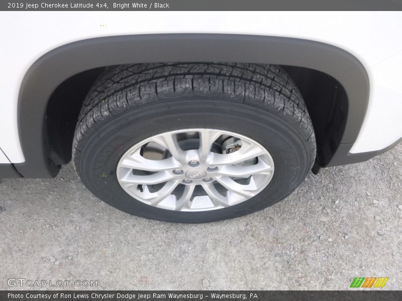 Bright White / Black 2019 Jeep Cherokee Latitude 4x4