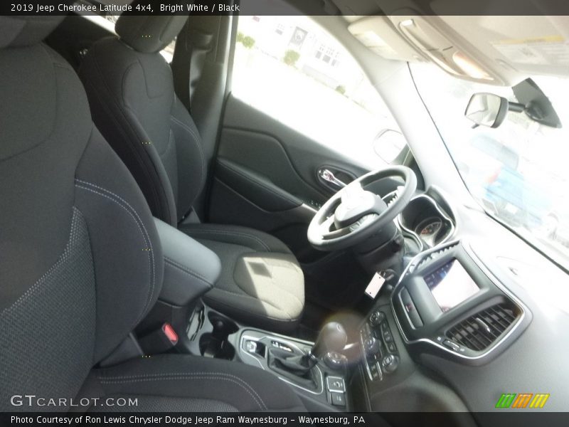 Bright White / Black 2019 Jeep Cherokee Latitude 4x4