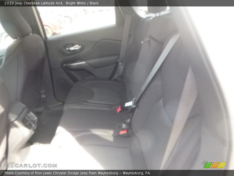 Bright White / Black 2019 Jeep Cherokee Latitude 4x4