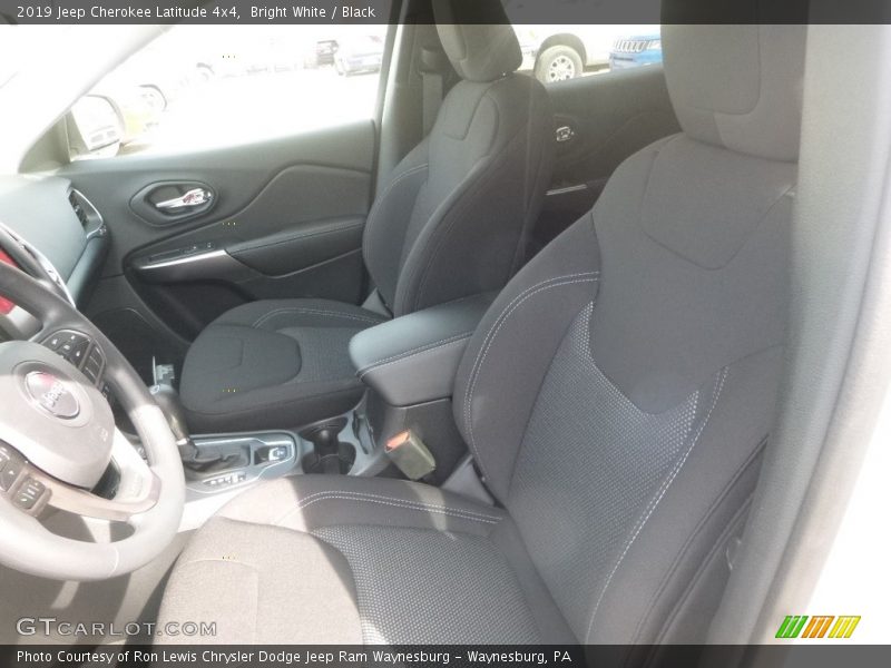 Bright White / Black 2019 Jeep Cherokee Latitude 4x4