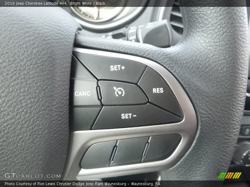 Bright White / Black 2019 Jeep Cherokee Latitude 4x4