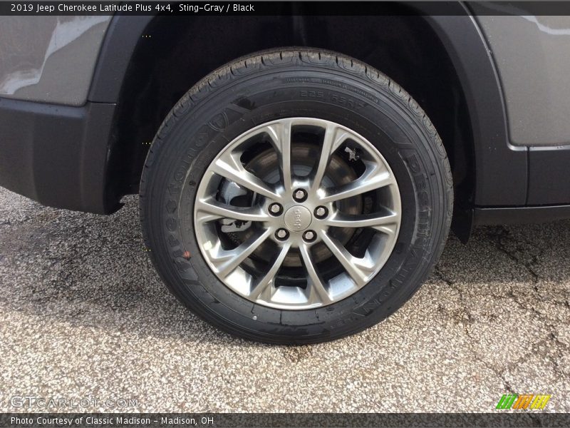 Sting-Gray / Black 2019 Jeep Cherokee Latitude Plus 4x4