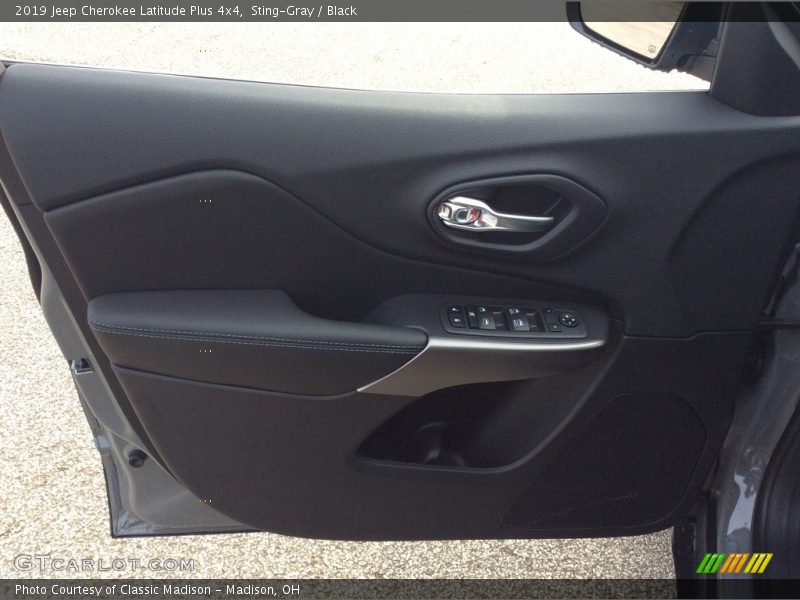 Sting-Gray / Black 2019 Jeep Cherokee Latitude Plus 4x4
