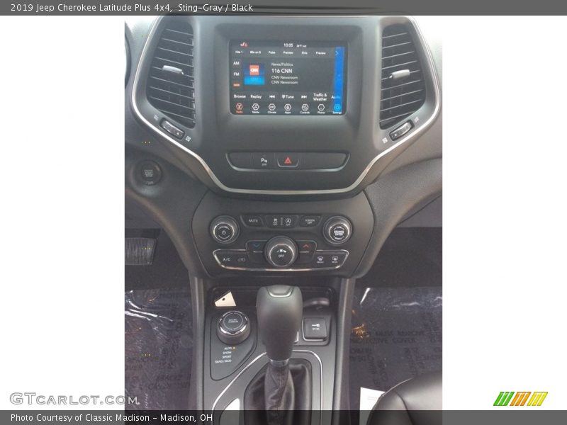 Sting-Gray / Black 2019 Jeep Cherokee Latitude Plus 4x4