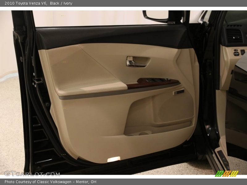 Black / Ivory 2010 Toyota Venza V6