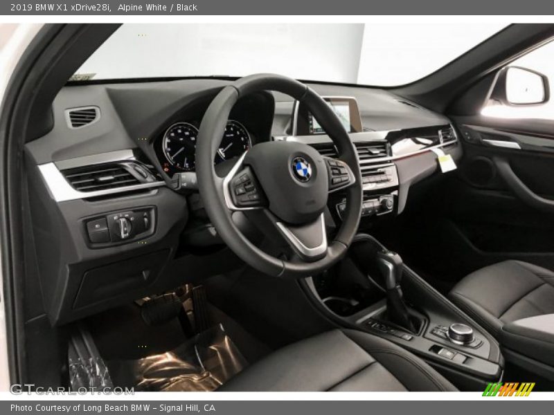 Alpine White / Black 2019 BMW X1 xDrive28i