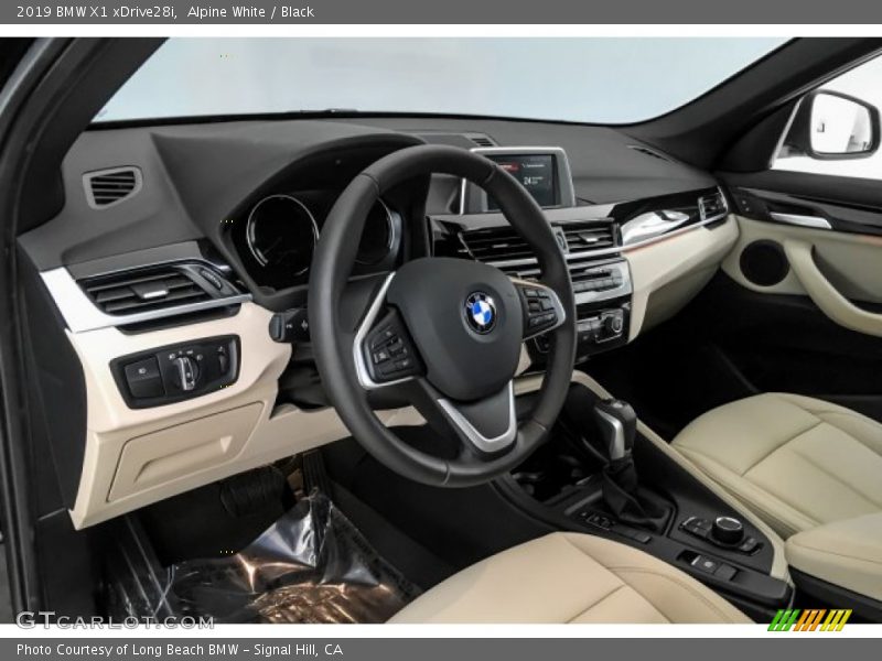 Alpine White / Black 2019 BMW X1 xDrive28i