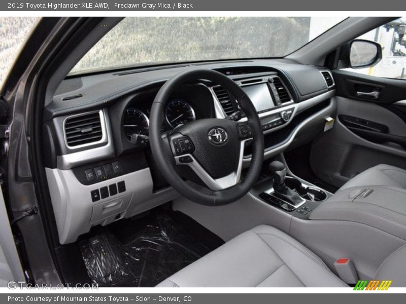 Predawn Gray Mica / Black 2019 Toyota Highlander XLE AWD