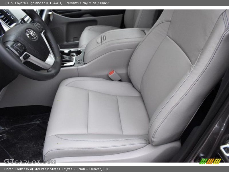 Predawn Gray Mica / Black 2019 Toyota Highlander XLE AWD
