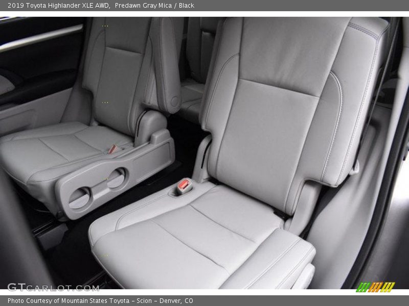 Predawn Gray Mica / Black 2019 Toyota Highlander XLE AWD