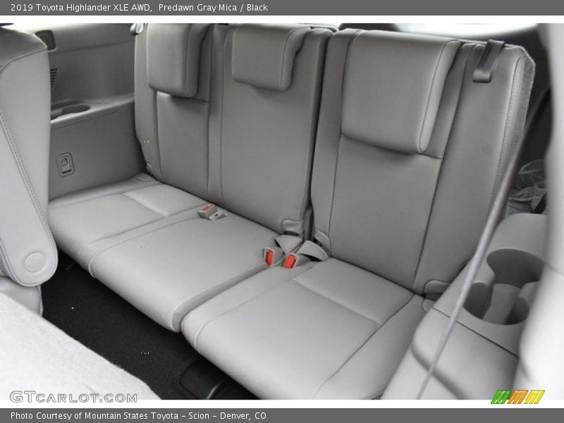 Predawn Gray Mica / Black 2019 Toyota Highlander XLE AWD