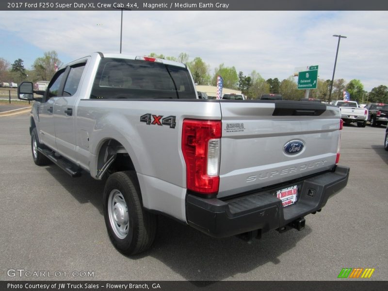 Magnetic / Medium Earth Gray 2017 Ford F250 Super Duty XL Crew Cab 4x4