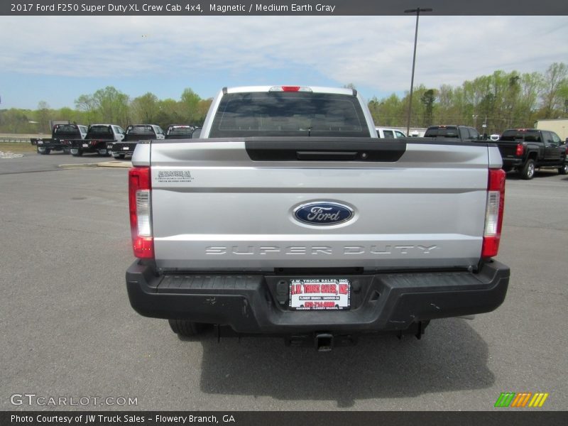 Magnetic / Medium Earth Gray 2017 Ford F250 Super Duty XL Crew Cab 4x4