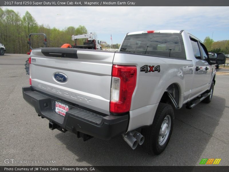 Magnetic / Medium Earth Gray 2017 Ford F250 Super Duty XL Crew Cab 4x4