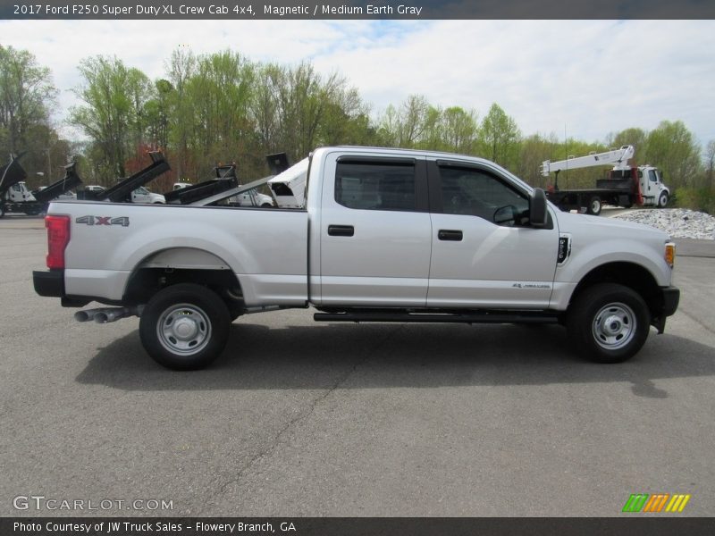 Magnetic / Medium Earth Gray 2017 Ford F250 Super Duty XL Crew Cab 4x4