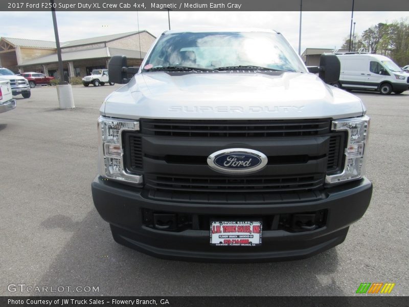 Magnetic / Medium Earth Gray 2017 Ford F250 Super Duty XL Crew Cab 4x4