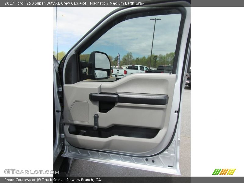 Magnetic / Medium Earth Gray 2017 Ford F250 Super Duty XL Crew Cab 4x4
