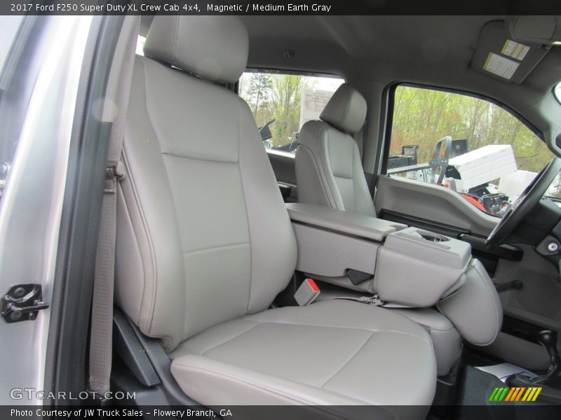 Magnetic / Medium Earth Gray 2017 Ford F250 Super Duty XL Crew Cab 4x4