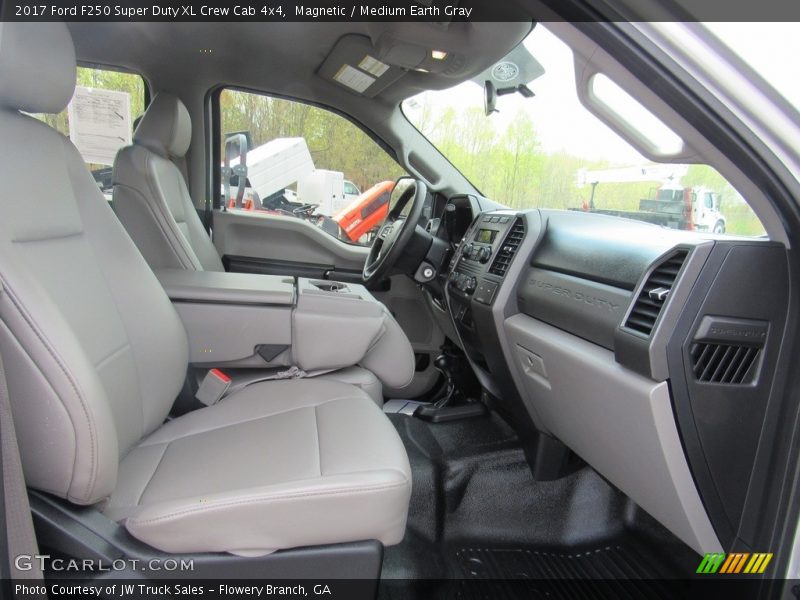 Magnetic / Medium Earth Gray 2017 Ford F250 Super Duty XL Crew Cab 4x4